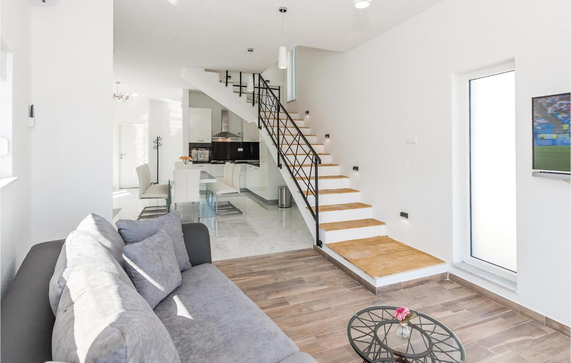 4 Bedroom Beautiful Home In Шибеник Екстер'єр фото