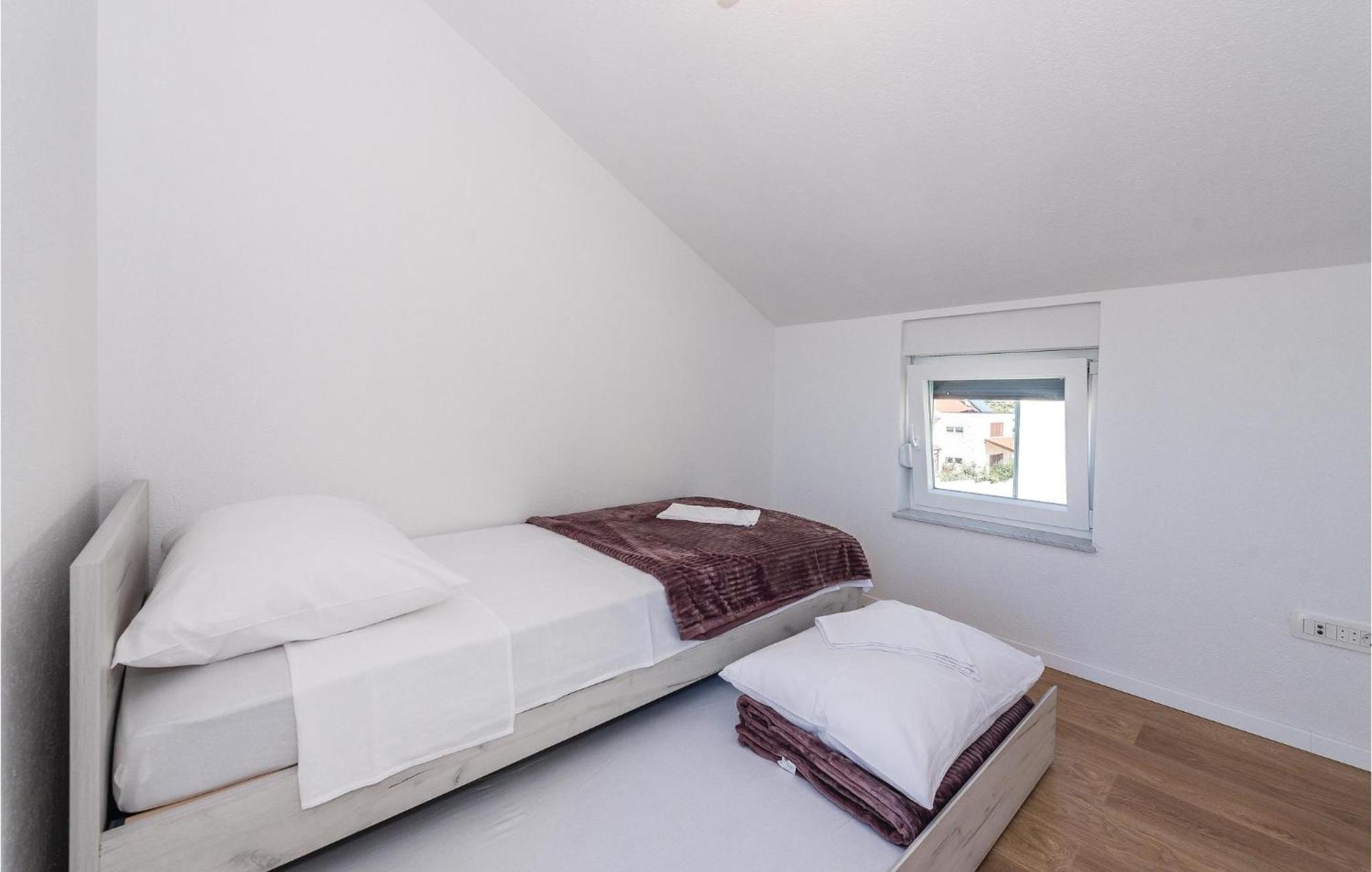 4 Bedroom Beautiful Home In Шибеник Екстер'єр фото