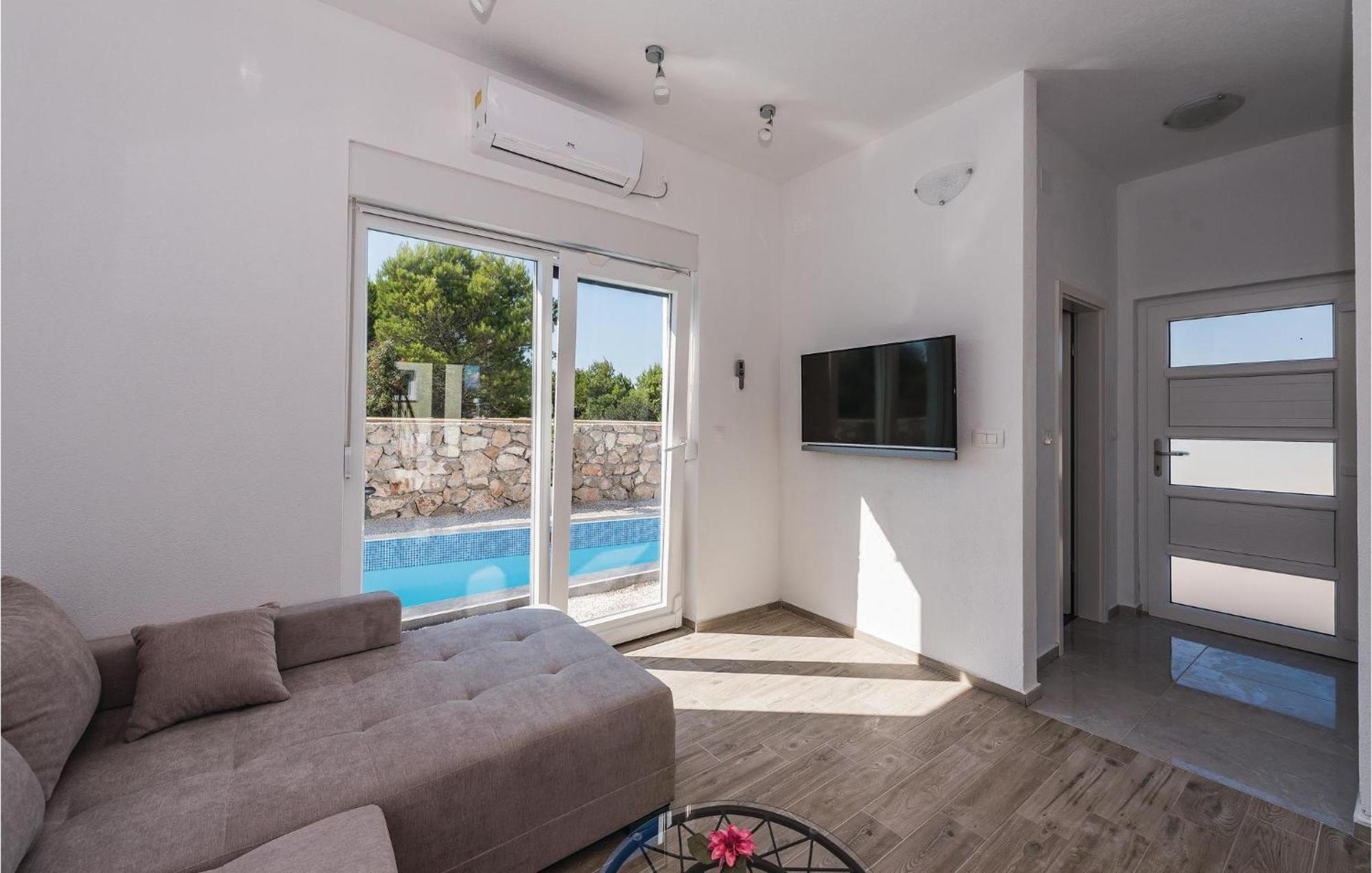 4 Bedroom Beautiful Home In Шибеник Екстер'єр фото